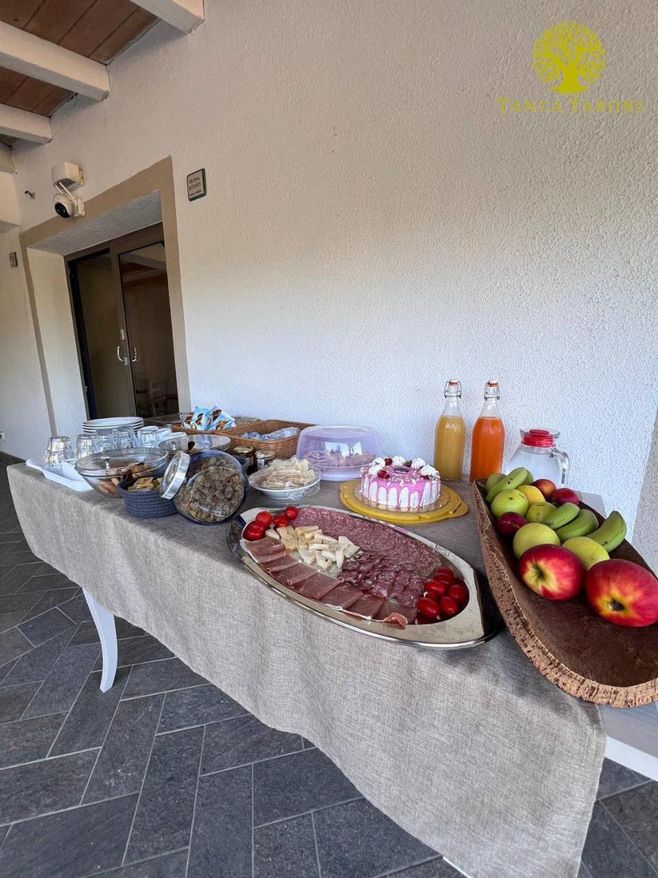 Agriturismo Bed And Breakfast Tanca Taroni Telti Bagian luar foto