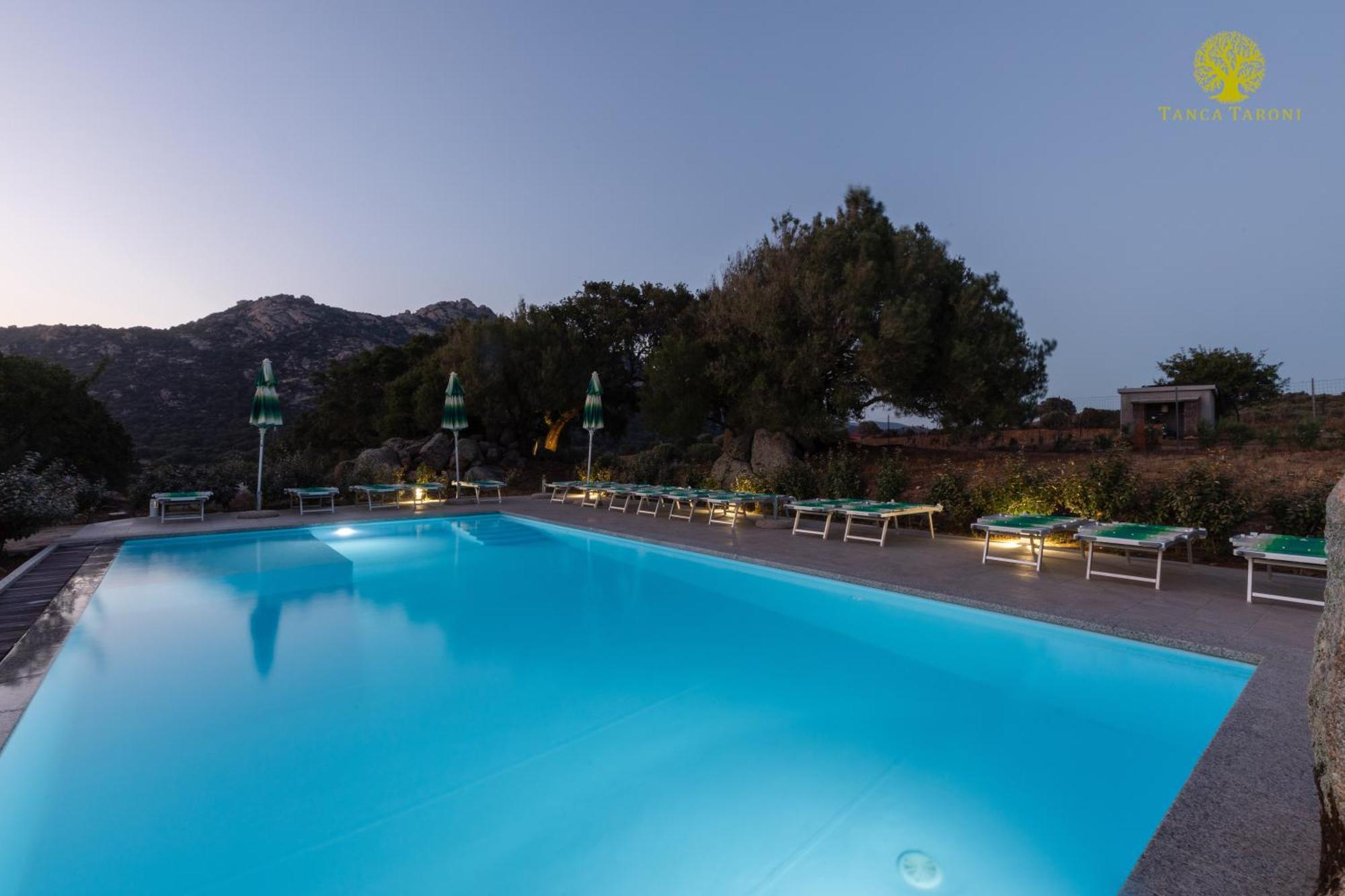 Agriturismo Bed And Breakfast Tanca Taroni Telti Bagian luar foto
