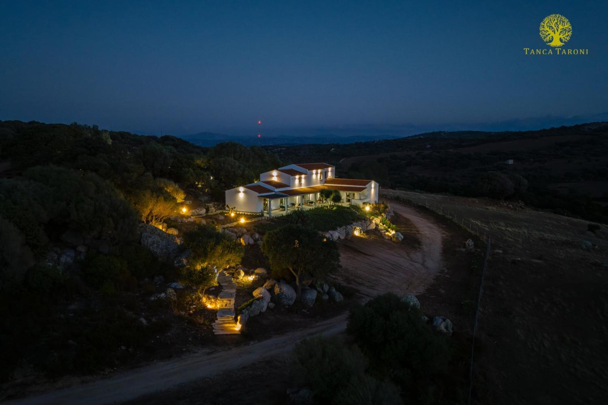 Agriturismo Bed And Breakfast Tanca Taroni Telti Bagian luar foto