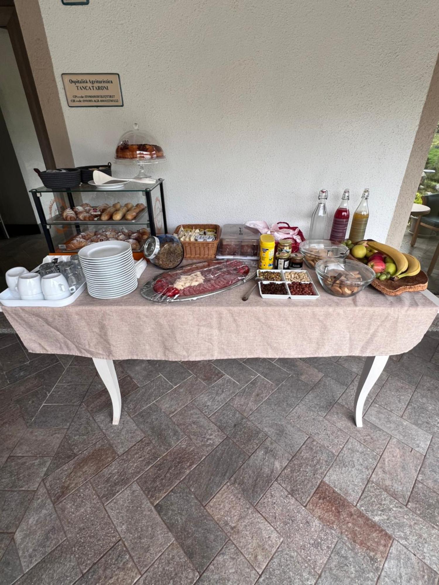 Agriturismo Bed And Breakfast Tanca Taroni Telti Bagian luar foto